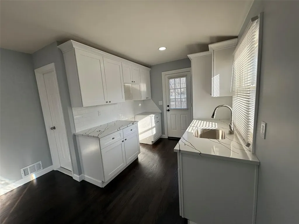 19 E Walnut Street Central Islip NY 11722