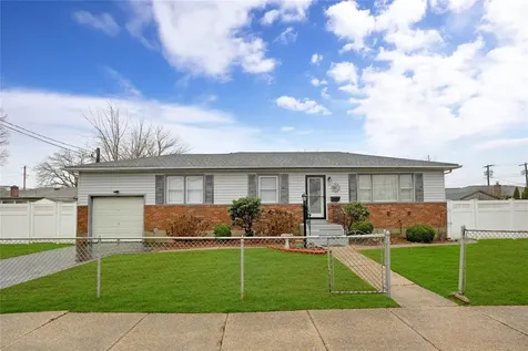 28 Baur Street West Babylon NY 11704