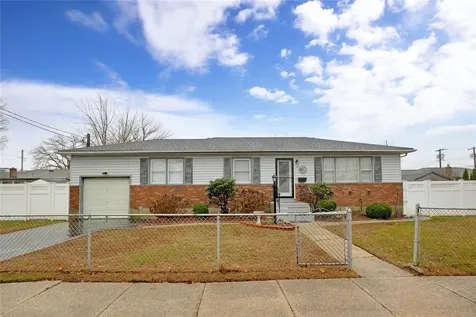 28 Baur Street West Babylon NY 11704