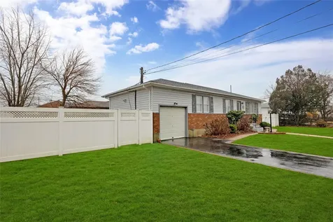 28 Baur Street West Babylon NY 11704