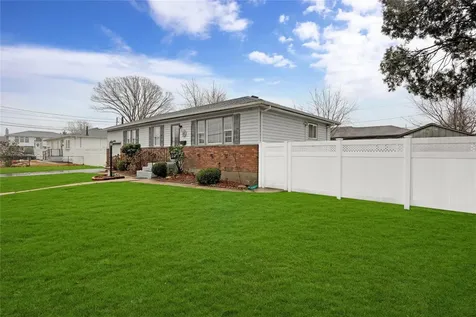 28 Baur Street West Babylon NY 11704