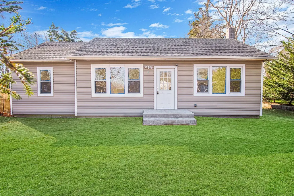 95 Fairway Avenue Riverhead NY 11901