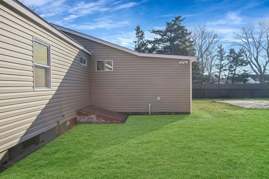 95 Fairway Avenue Riverhead NY 11901