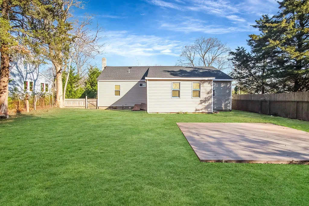 95 Fairway Avenue Riverhead NY 11901