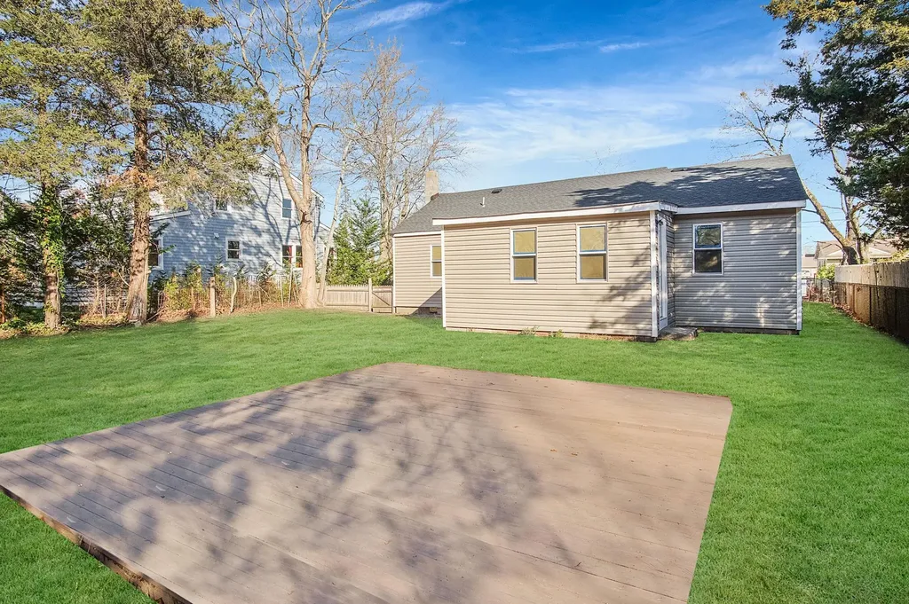 95 Fairway Avenue Riverhead NY 11901