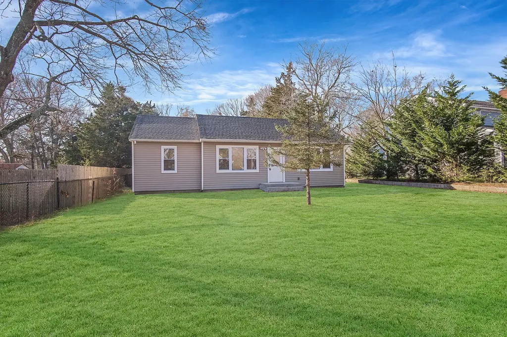 95 Fairway Avenue Riverhead NY 11901