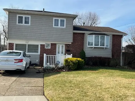 342 W 22 Street Deer Park NY 11729