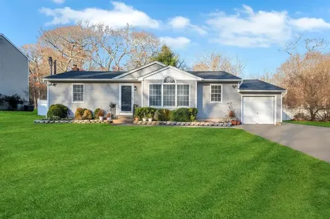 15 Mill Lane Medford NY 11763