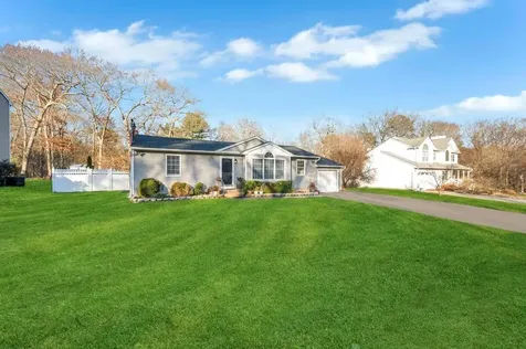 15 Mill Lane Medford NY 11763