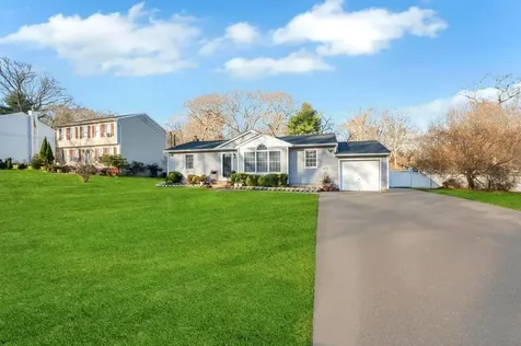 15 Mill Lane Medford NY 11763