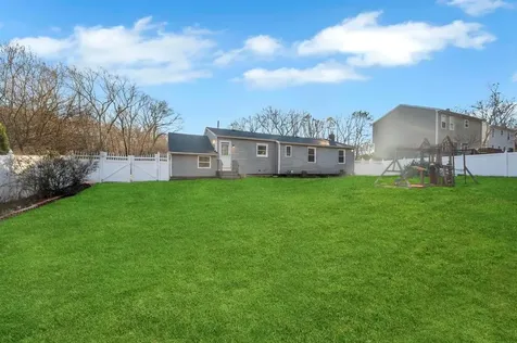 15 Mill Lane Medford NY 11763