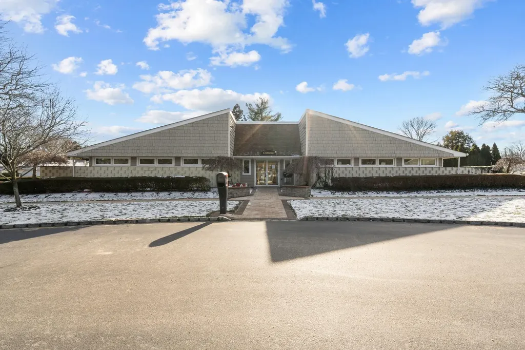 49 Freedom Lane Coram NY 11727