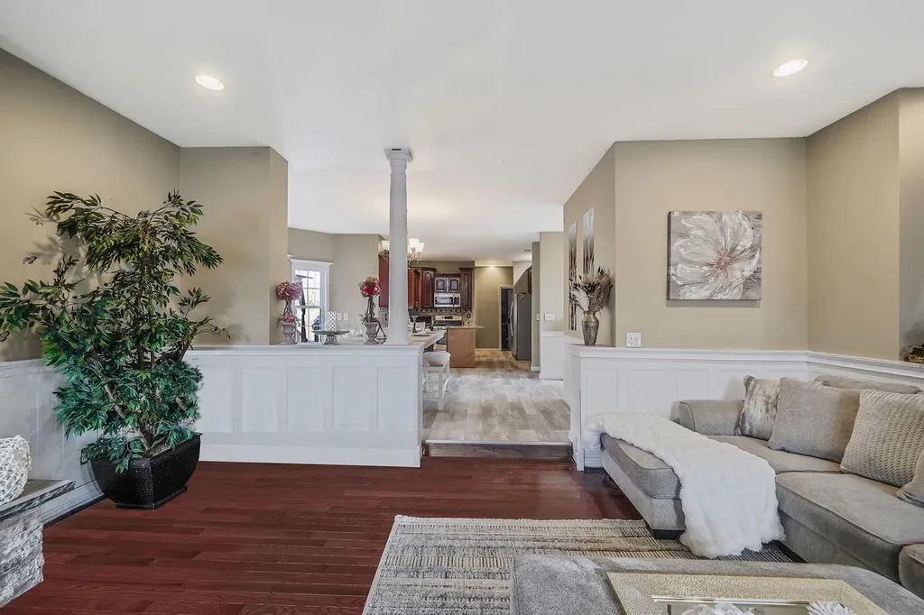 6 Orient Avenue Brookhaven NY 11719