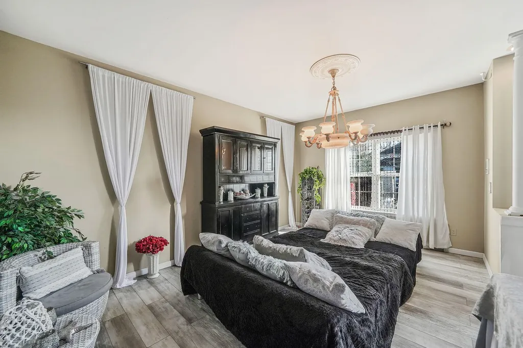 6 Orient Avenue Brookhaven NY 11719