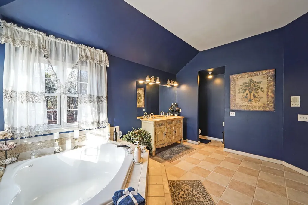 6 Orient Avenue Brookhaven NY 11719