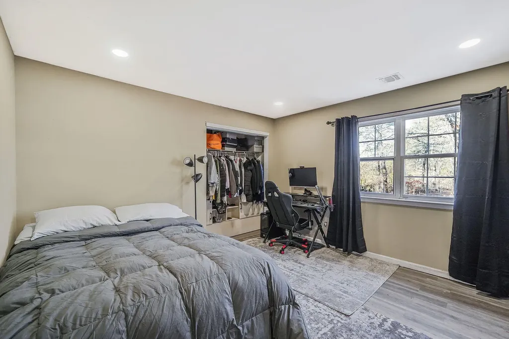 6 Orient Avenue Brookhaven NY 11719