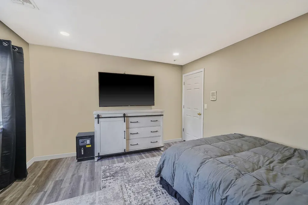 6 Orient Avenue Brookhaven NY 11719