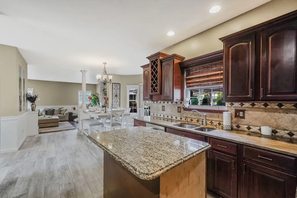 6 Orient Avenue Brookhaven NY 11719