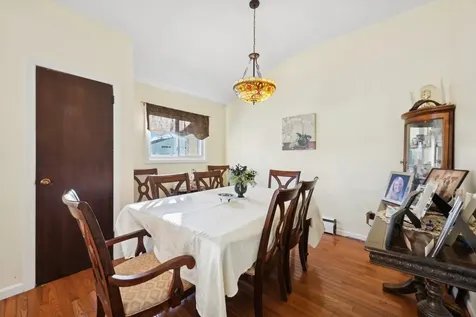 9 Lion Lane North Babylon NY 11704