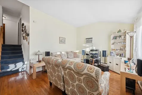 9 Lion Lane North Babylon NY 11704