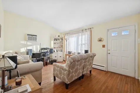 9 Lion Lane North Babylon NY 11704