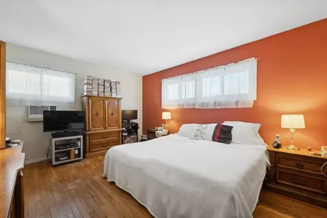 9 Lion Lane North Babylon NY 11704