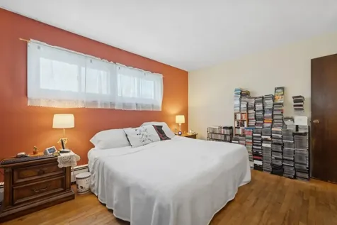 9 Lion Lane North Babylon NY 11704