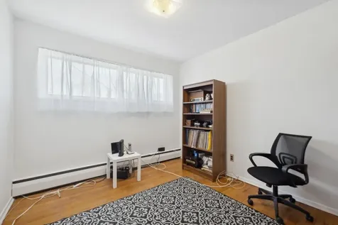 9 Lion Lane North Babylon NY 11704