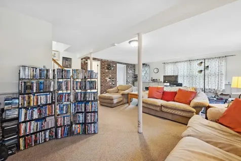 9 Lion Lane North Babylon NY 11704