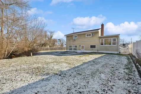 9 Lion Lane North Babylon NY 11704