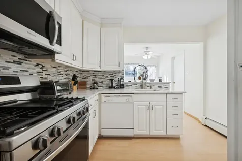 9 Lion Lane North Babylon NY 11704