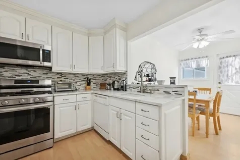 9 Lion Lane North Babylon NY 11704