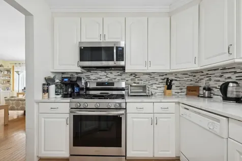 9 Lion Lane North Babylon NY 11704