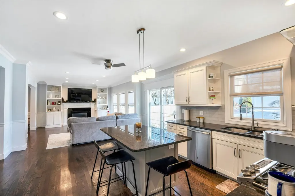 160 Morton Boulevard Plainview NY 11803-6204