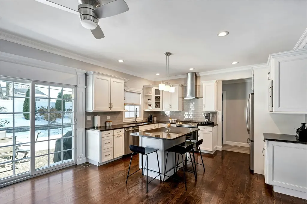 160 Morton Boulevard Plainview NY 11803-6204