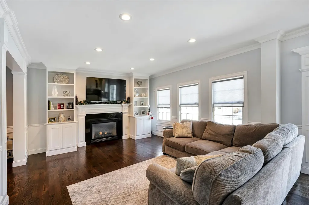 160 Morton Boulevard Plainview NY 11803-6204