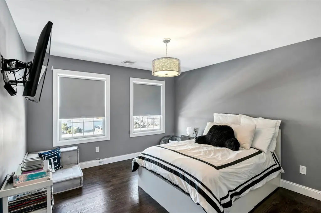 160 Morton Boulevard Plainview NY 11803-6204