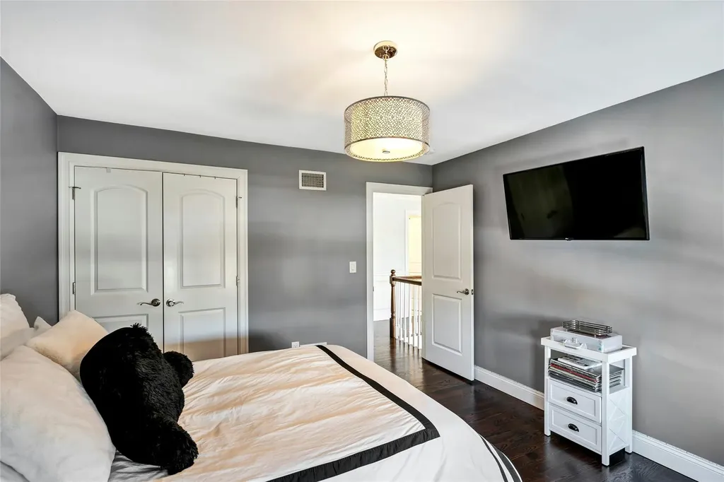 160 Morton Boulevard Plainview NY 11803-6204