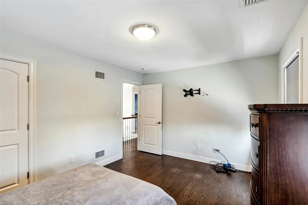 160 Morton Boulevard Plainview NY 11803-6204