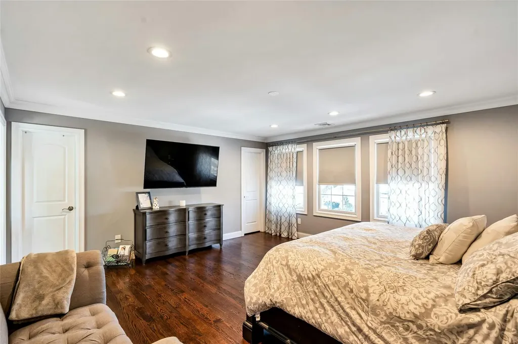 160 Morton Boulevard Plainview NY 11803-6204