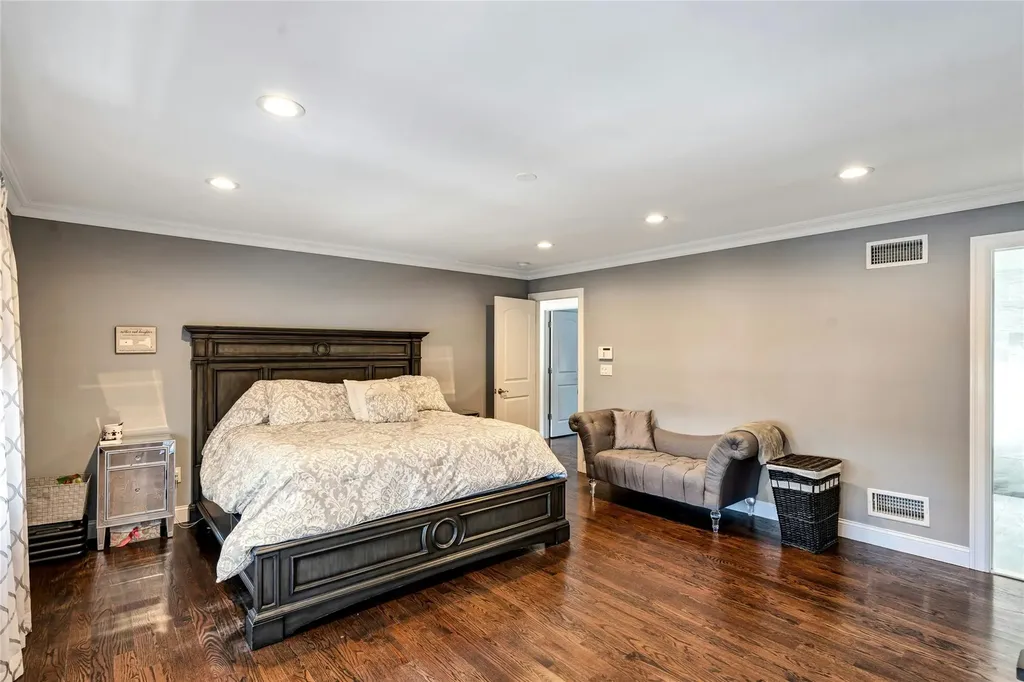 160 Morton Boulevard Plainview NY 11803-6204