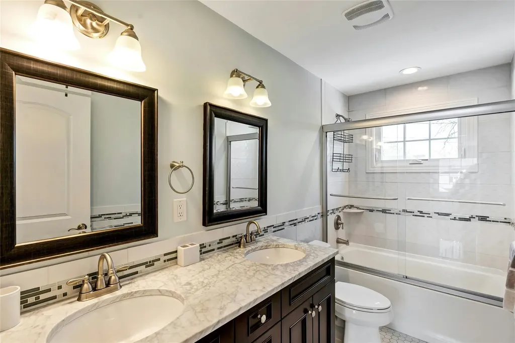 160 Morton Boulevard Plainview NY 11803-6204