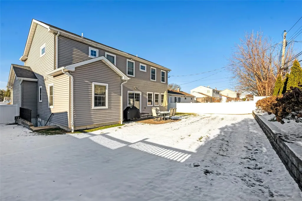 160 Morton Boulevard Plainview NY 11803-6204