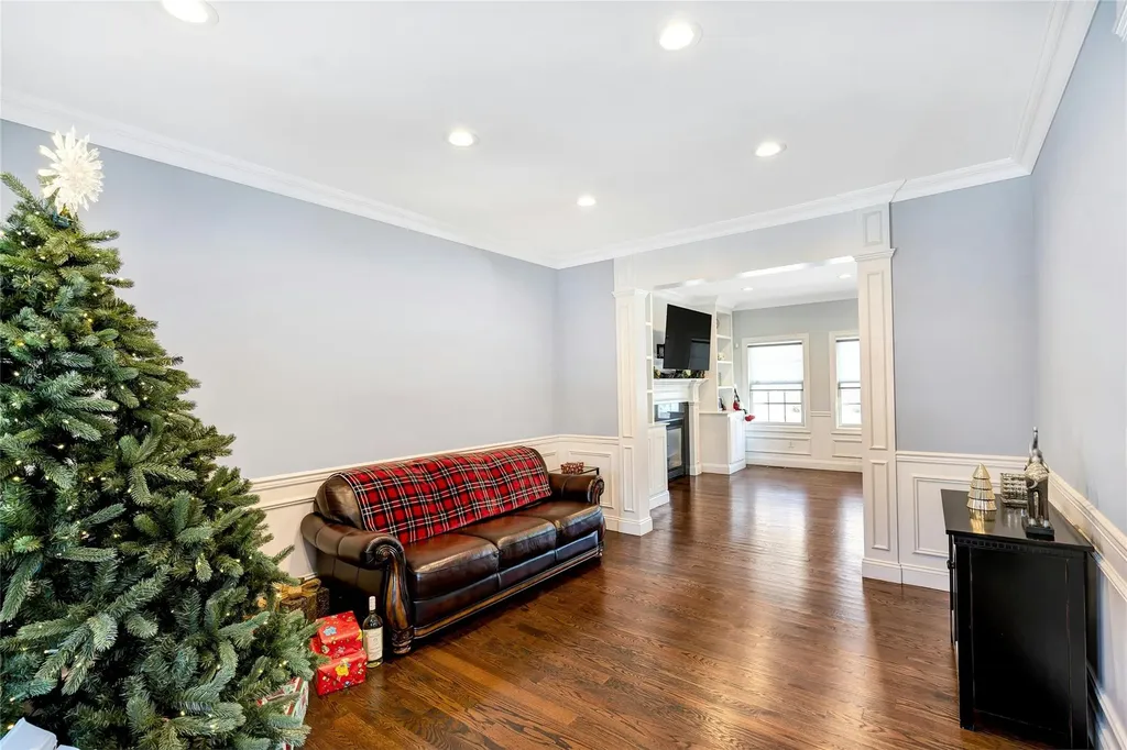 160 Morton Boulevard Plainview NY 11803-6204