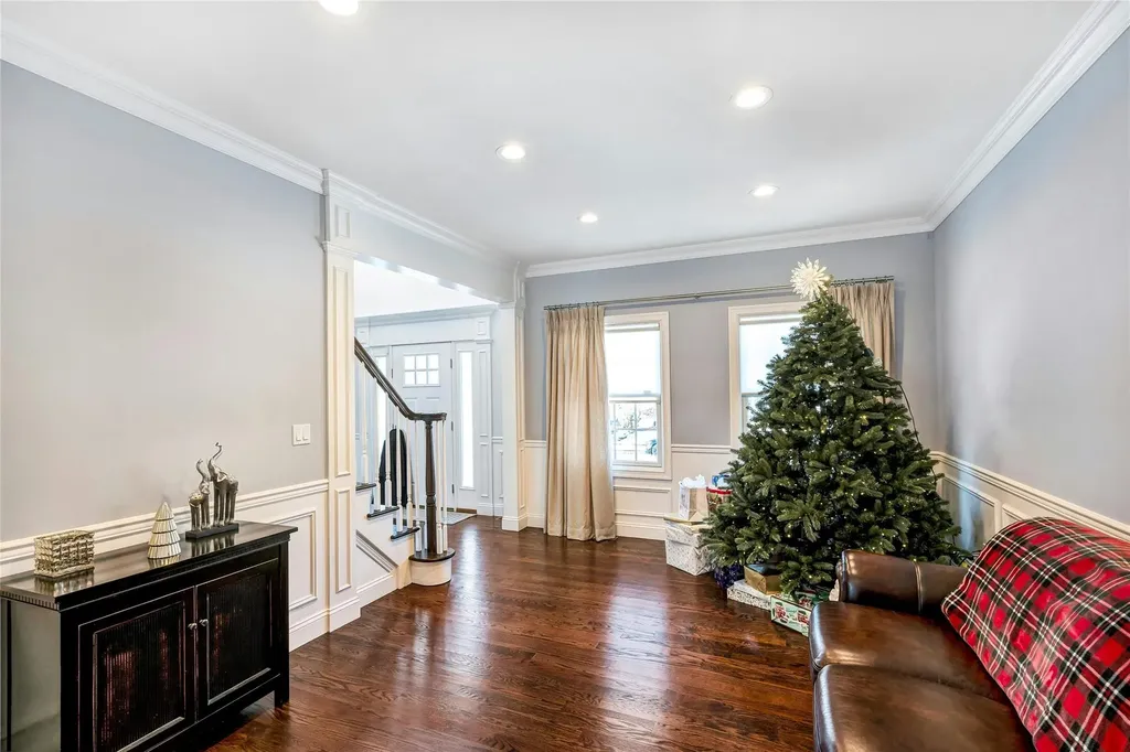 160 Morton Boulevard Plainview NY 11803-6204