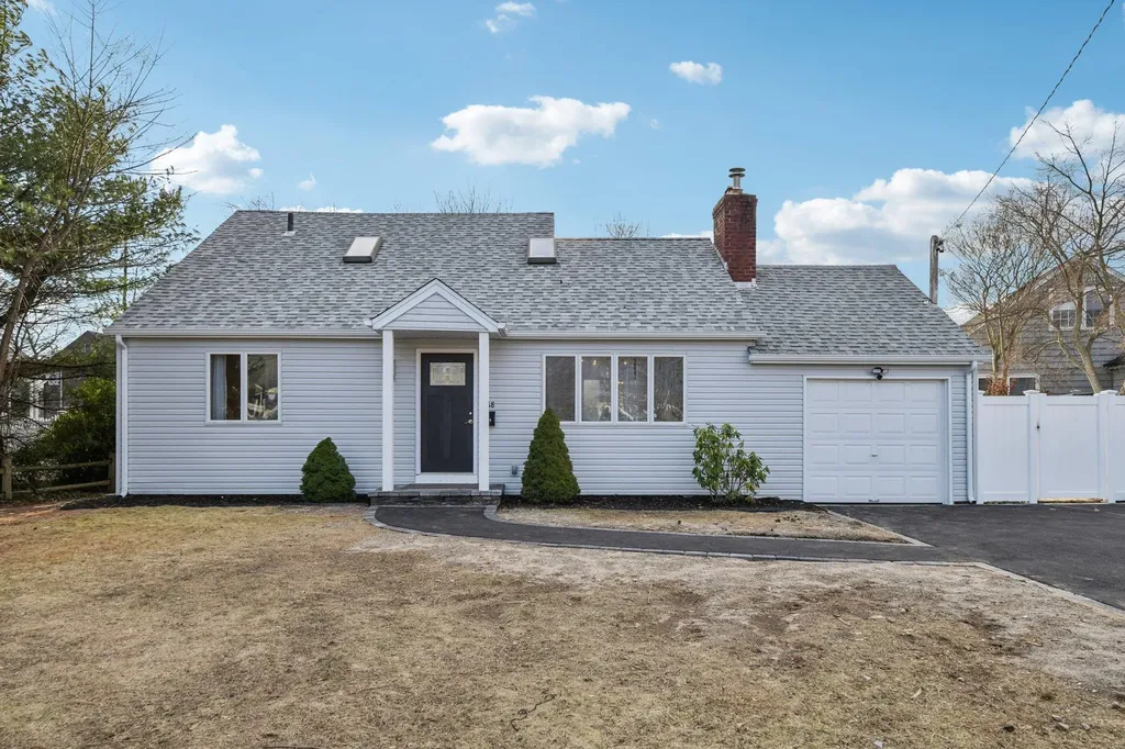68 Johnson Lane Bay Shore NY 11706