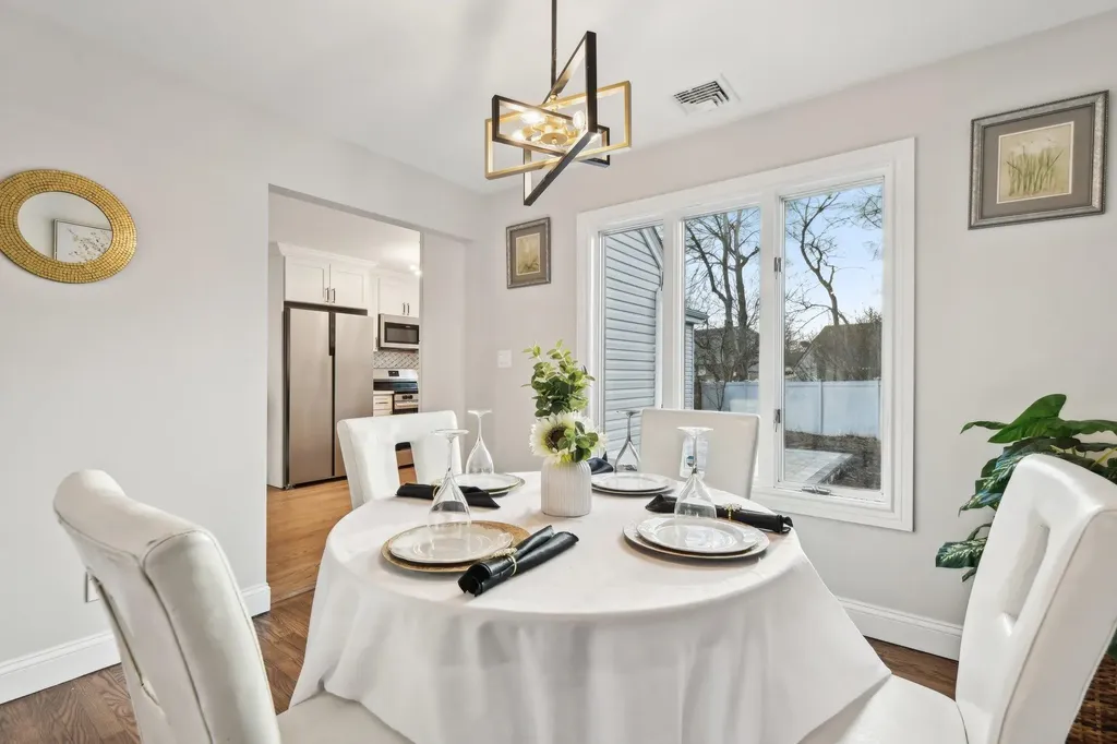 68 Johnson Lane Bay Shore NY 11706