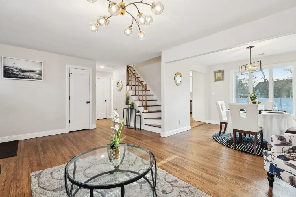 68 Johnson Lane Bay Shore NY 11706