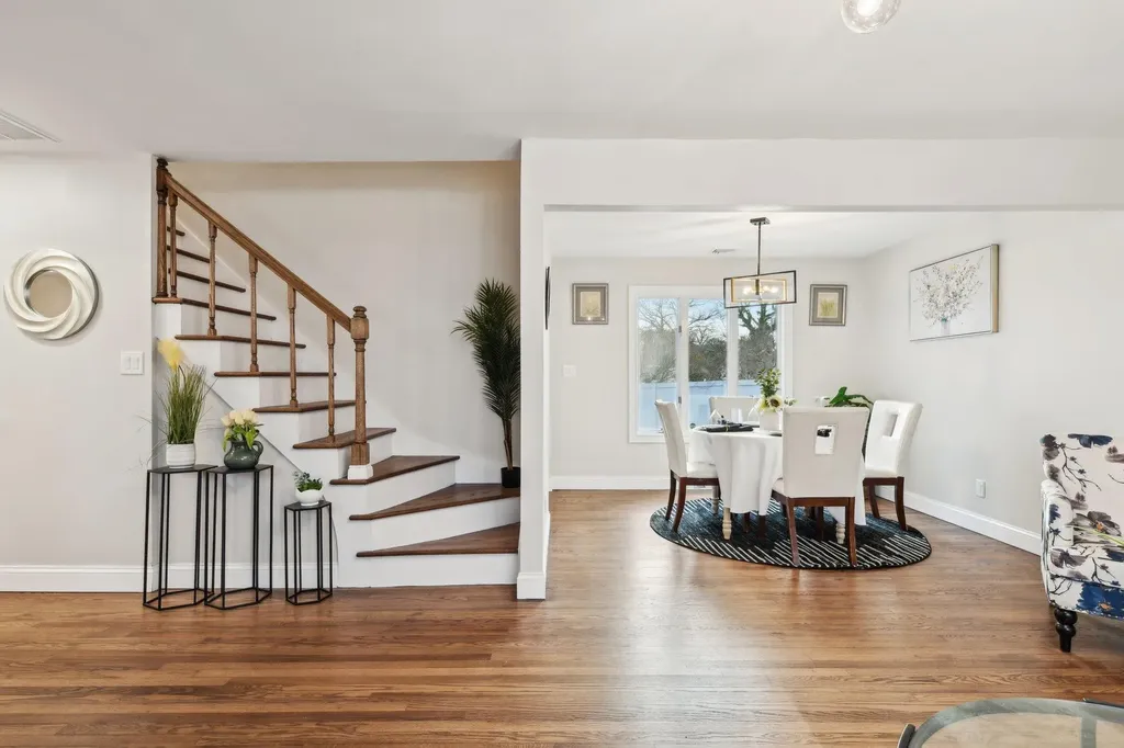 68 Johnson Lane Bay Shore NY 11706