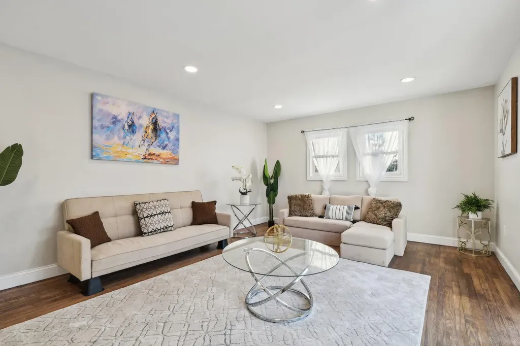 68 Johnson Lane Bay Shore NY 11706
